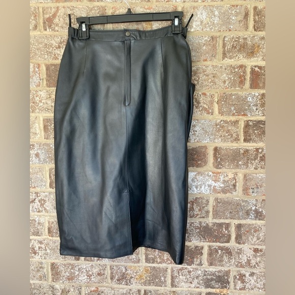 VINTAGE LEATHER SKIRTwith  BACK SLITS Buttons on Front Zipper Elastic Waist Sz 8 - Picture 7 of 13